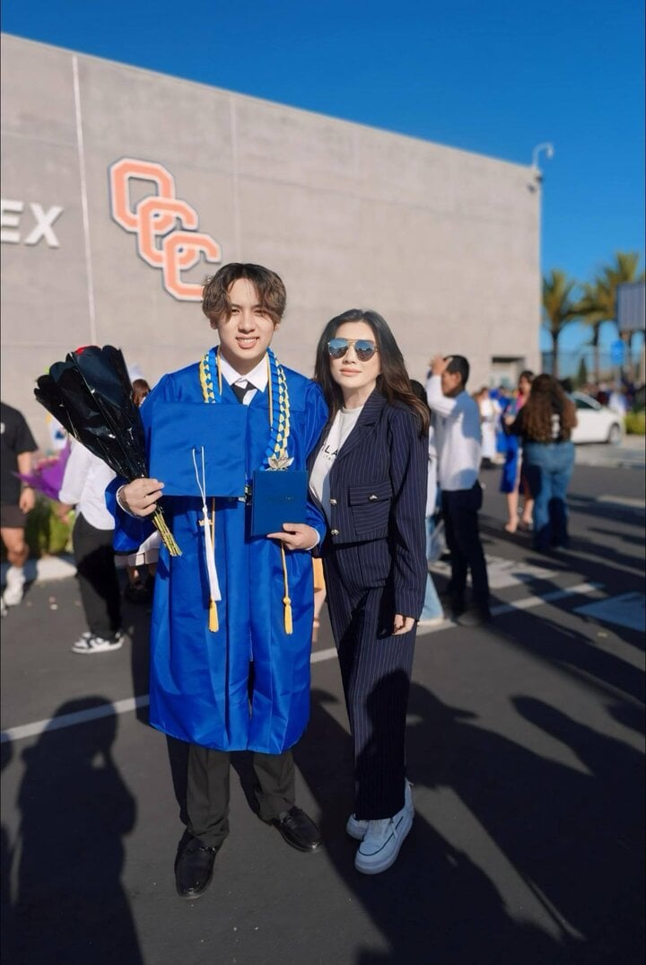 Bằng Kiều vắng mặt trong lễ tốt nghiệp của con trai, vợ cũ đầy tâm trạng-2