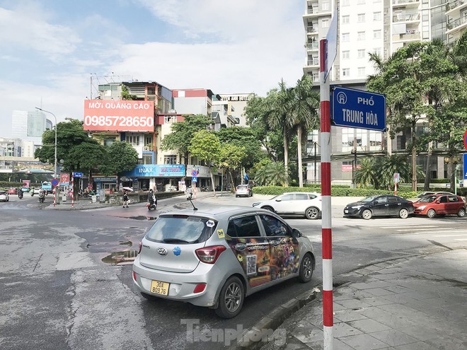 Xe taxi dán logo quảng cáo web cờ bạc nghênh ngang diễu phố Hà Nội-6