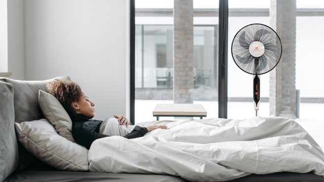 Khi ngủ nên đặt quạt gần hay xa giường? Có nên đặt ở đầu giường? Thì ra rất nhiều nhà đang làm sai-3