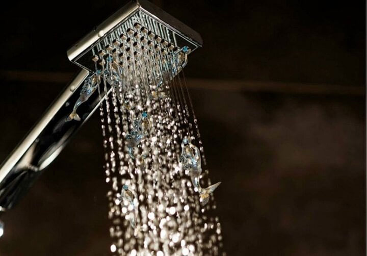 Tắm rửa ầm ĩ lúc nửa đêm, chàng trai bị tòa xử phạt 2,3 triệu đồng-1