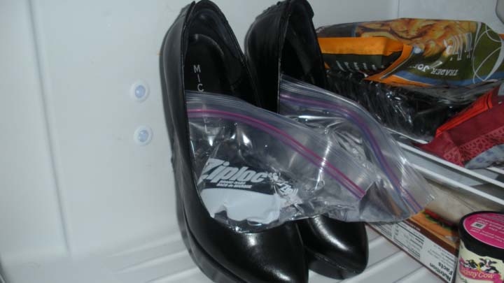 Cho giày vào ngăn đá tủ lạnh, nhận kết quả bất ngờ-1