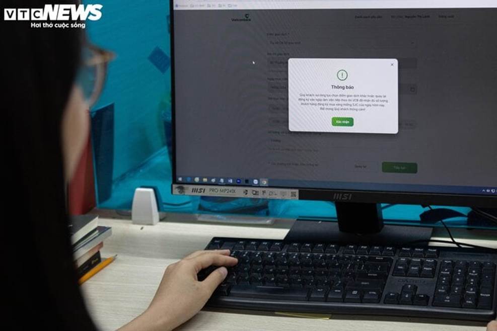 Ngân hàng bán vàng online, khách canh nhiều ngày vẫn khó mua-3