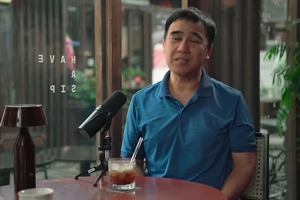 Một MC nổi tiếng đi xe ôm, cởi khẩu trang tài xế mới biết: Tôi không cố tình làm điều này-1