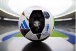 Điều kỳ lạ về quả bóng hiện đại nhất thế giới tại EURO 2024: Giá tận 4 triệu nhưng lại làm từ mía?