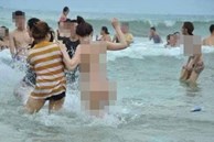 Xôn xao hình ảnh nữ du khách khoả thân tắm biển Sầm Sơn, công an vào cuộc