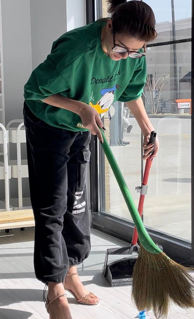 Cựu siêu mẫu nổi tiếng: Ở Việt Nam là CEO giàu có, qua Mỹ làm osin, ăn cơm từ thiện, nhận trợ cấp-5