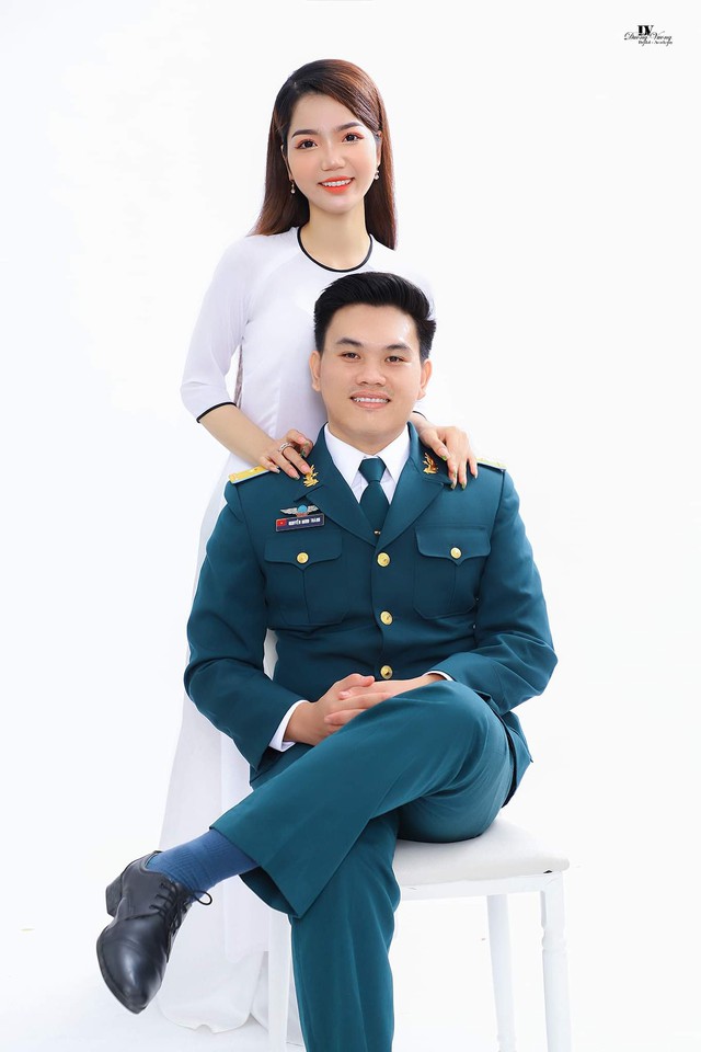 Lần đầu gặp bạn gái, anh bộ đội dẫn theo cả mẹ và bà ngoại, 8/3 mua hoa cúng tặng nàng-4