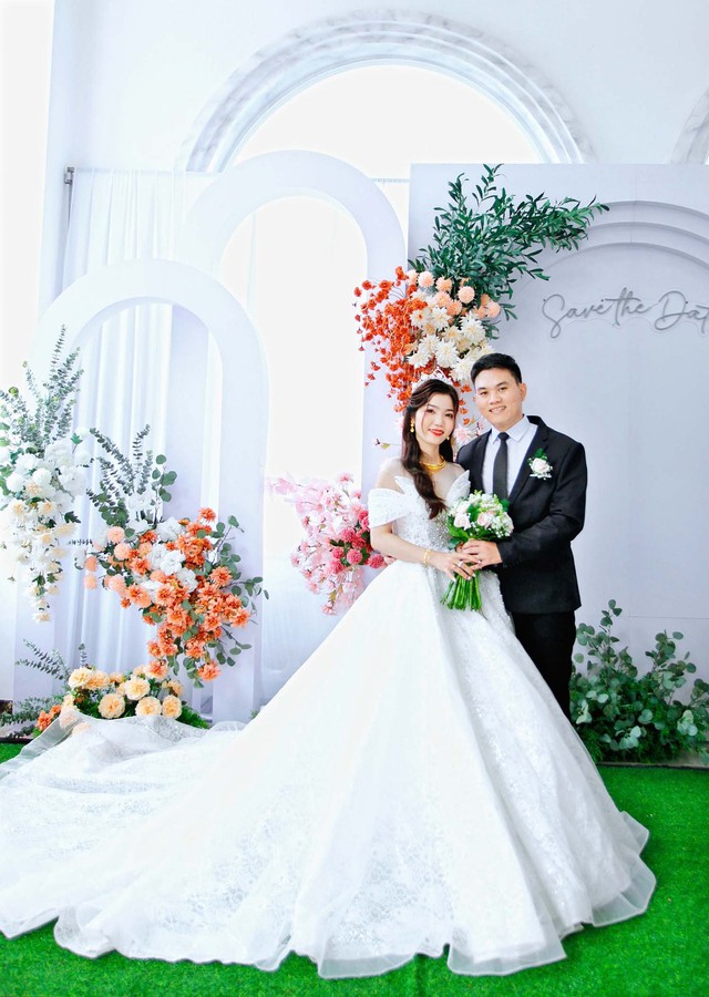 Lần đầu gặp bạn gái, anh bộ đội dẫn theo cả mẹ và bà ngoại, 8/3 mua hoa cúng tặng nàng-3