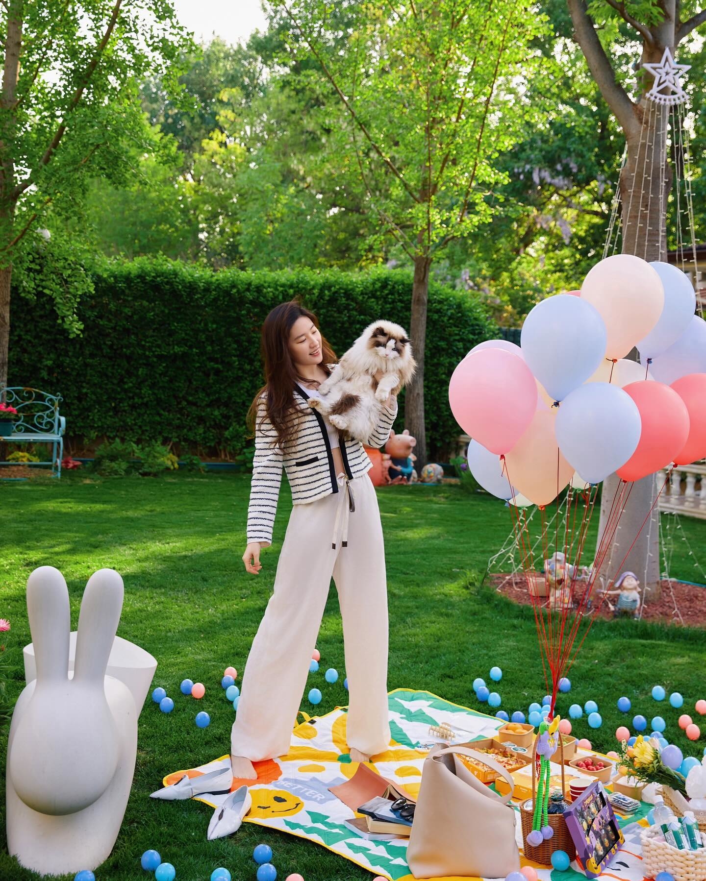 Bên trong dinh thự 16.700m2 của Lưu Diệc Phi cùng hơn 50 chú mèo-21