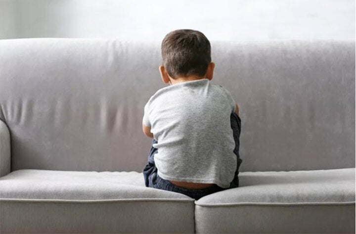 Chăm con mắc tự kỷ, bố mẹ rơi vào trầm cảm-1