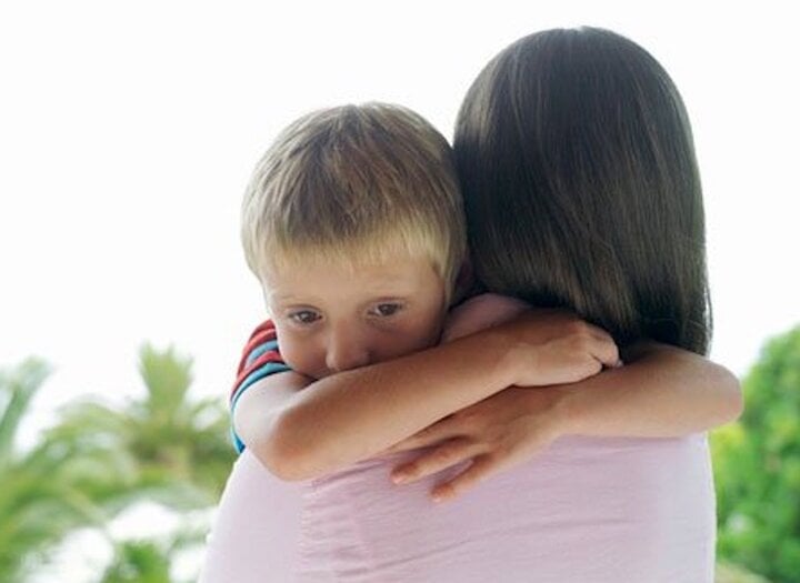 Chăm con mắc tự kỷ, bố mẹ rơi vào trầm cảm-2