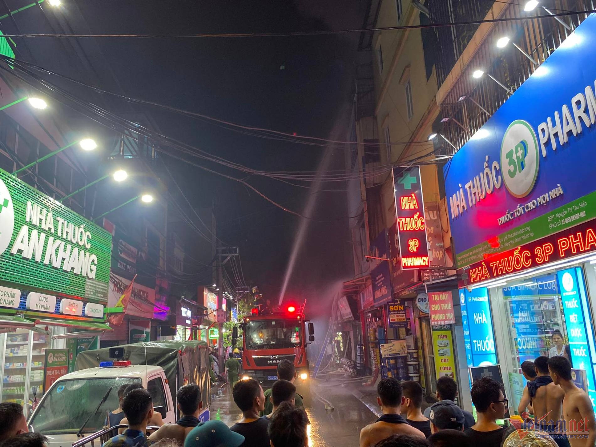 Cháy lớn tại phố Định Công Hạ, đã tìm được 4 thi thể-1