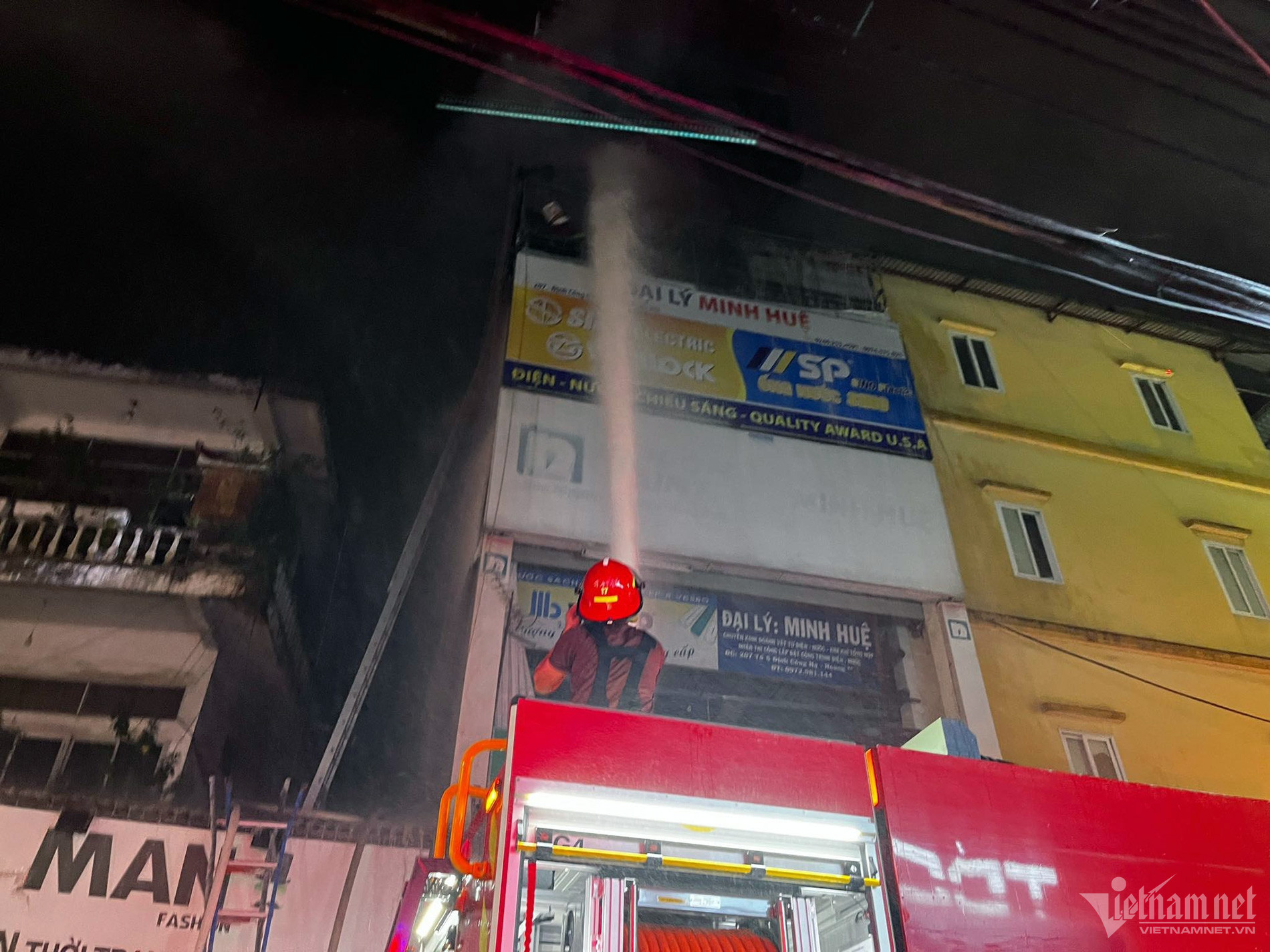 Cháy lớn tại phố Định Công Hạ, đã tìm được 4 thi thể-5