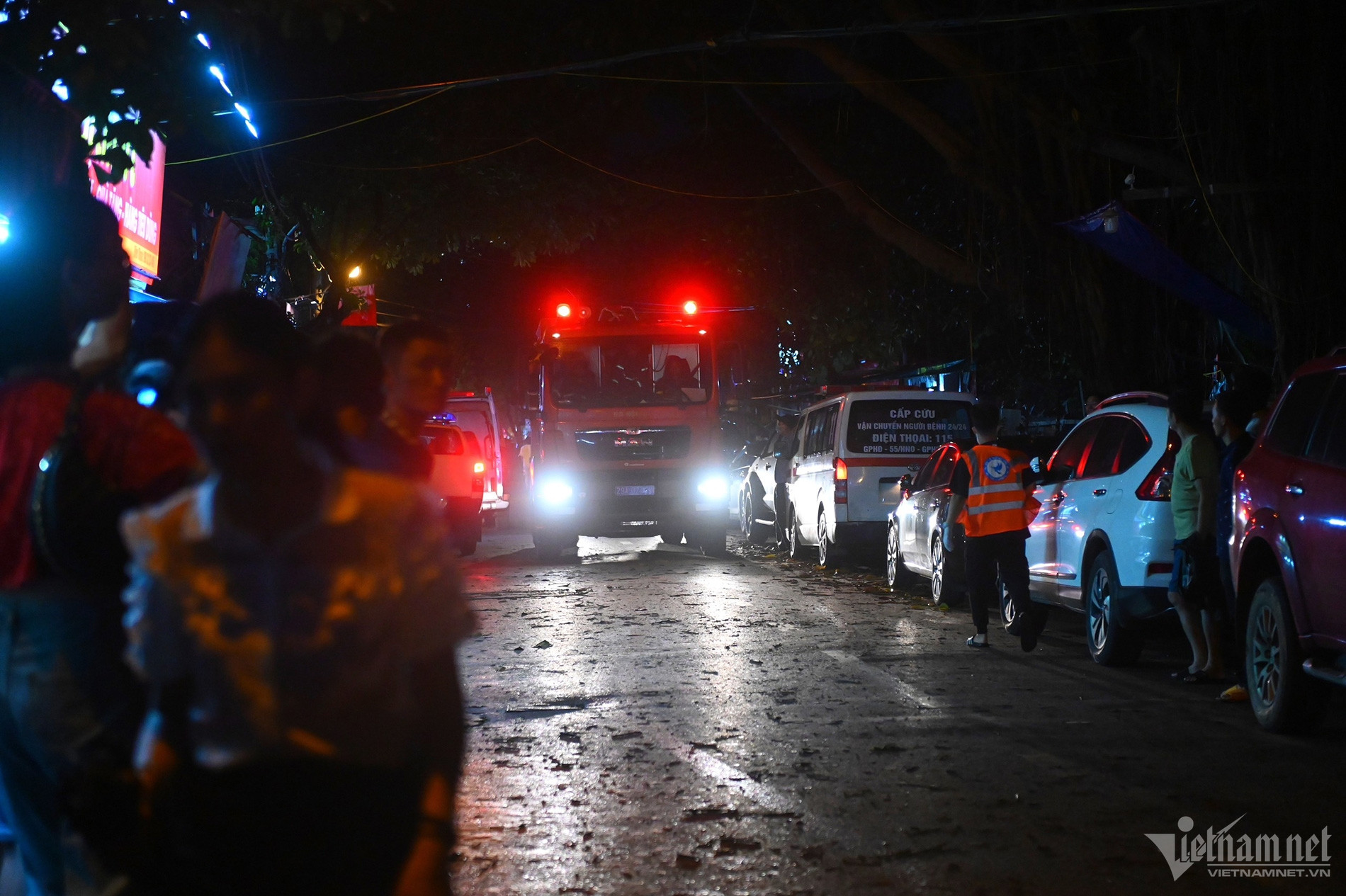 Cháy lớn tại phố Định Công Hạ, đã tìm được 4 thi thể-7
