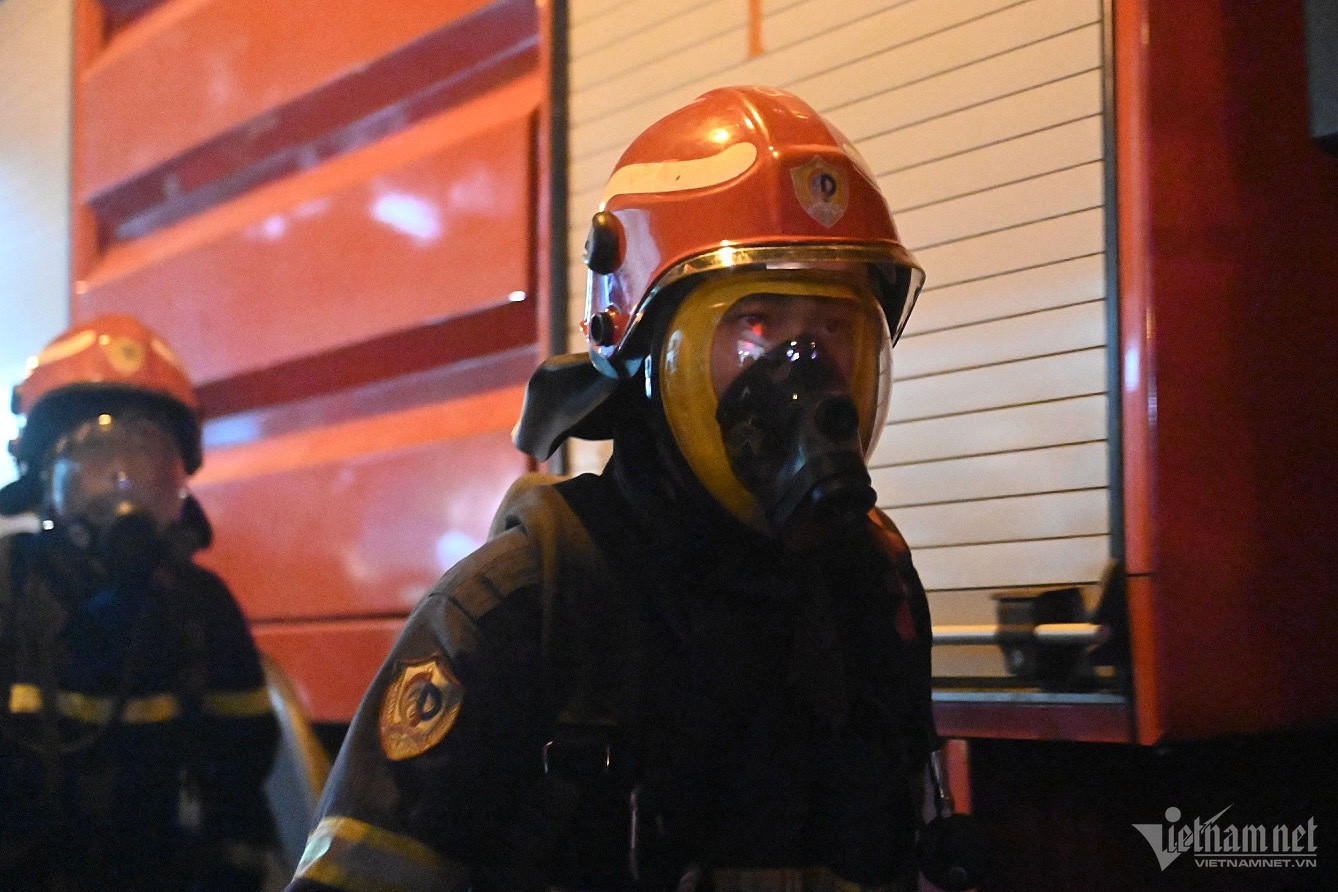 Cháy lớn tại phố Định Công Hạ, đã tìm được 4 thi thể-8