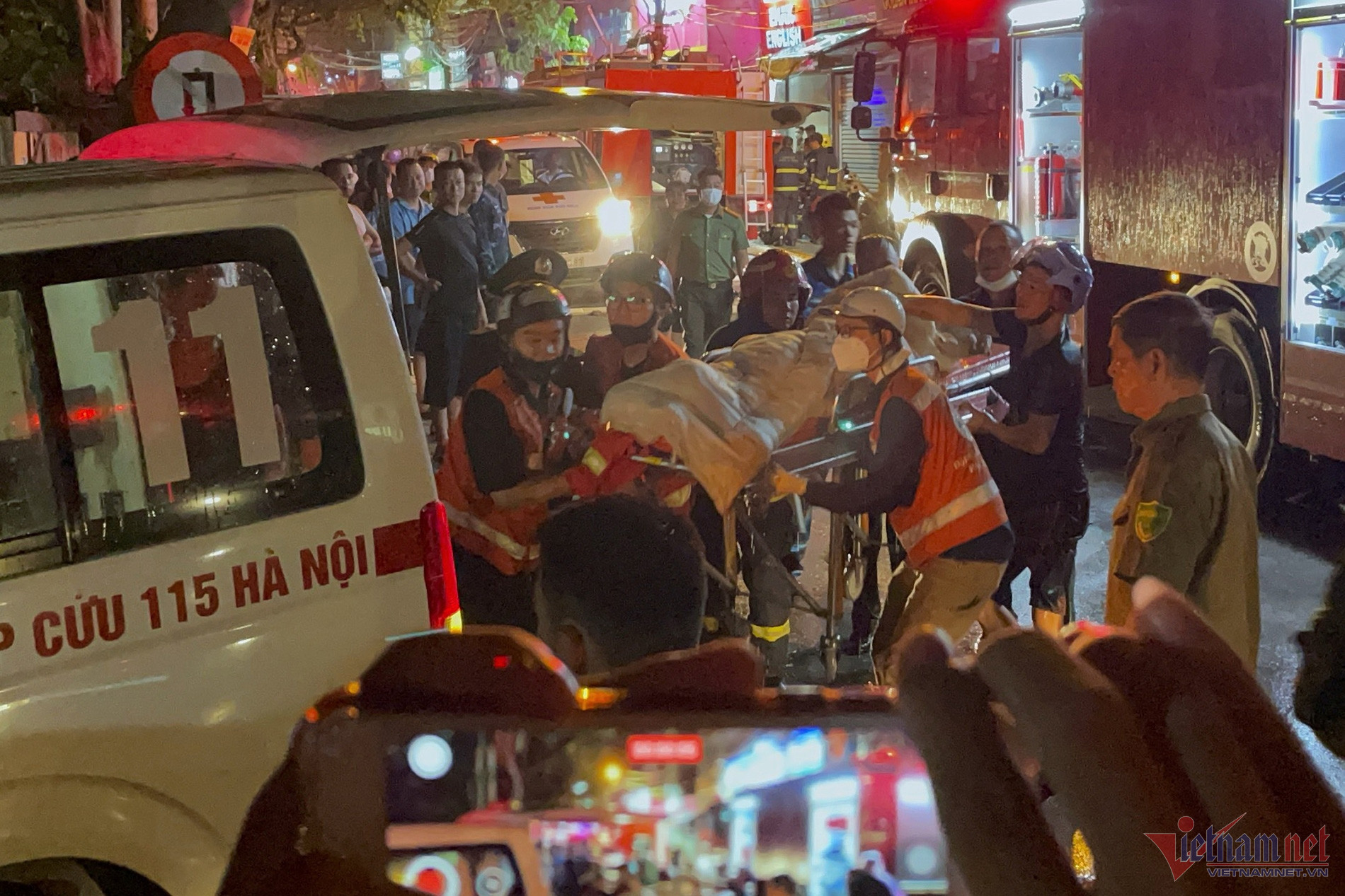 Cháy lớn tại phố Định Công Hạ, đã tìm được 4 thi thể-9