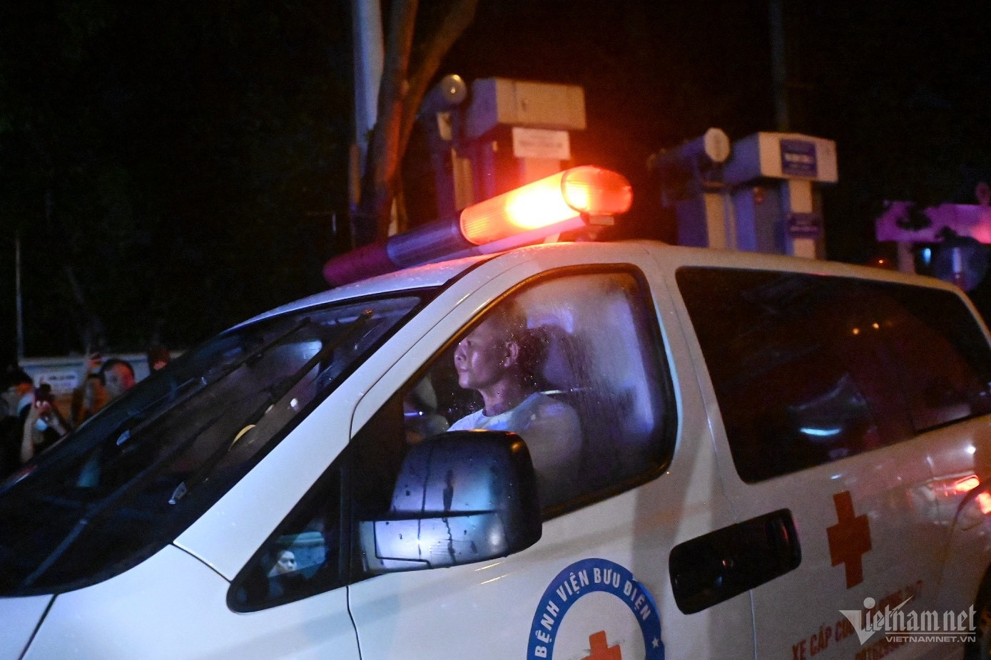 Cháy lớn tại phố Định Công Hạ, đã tìm được 4 thi thể-10