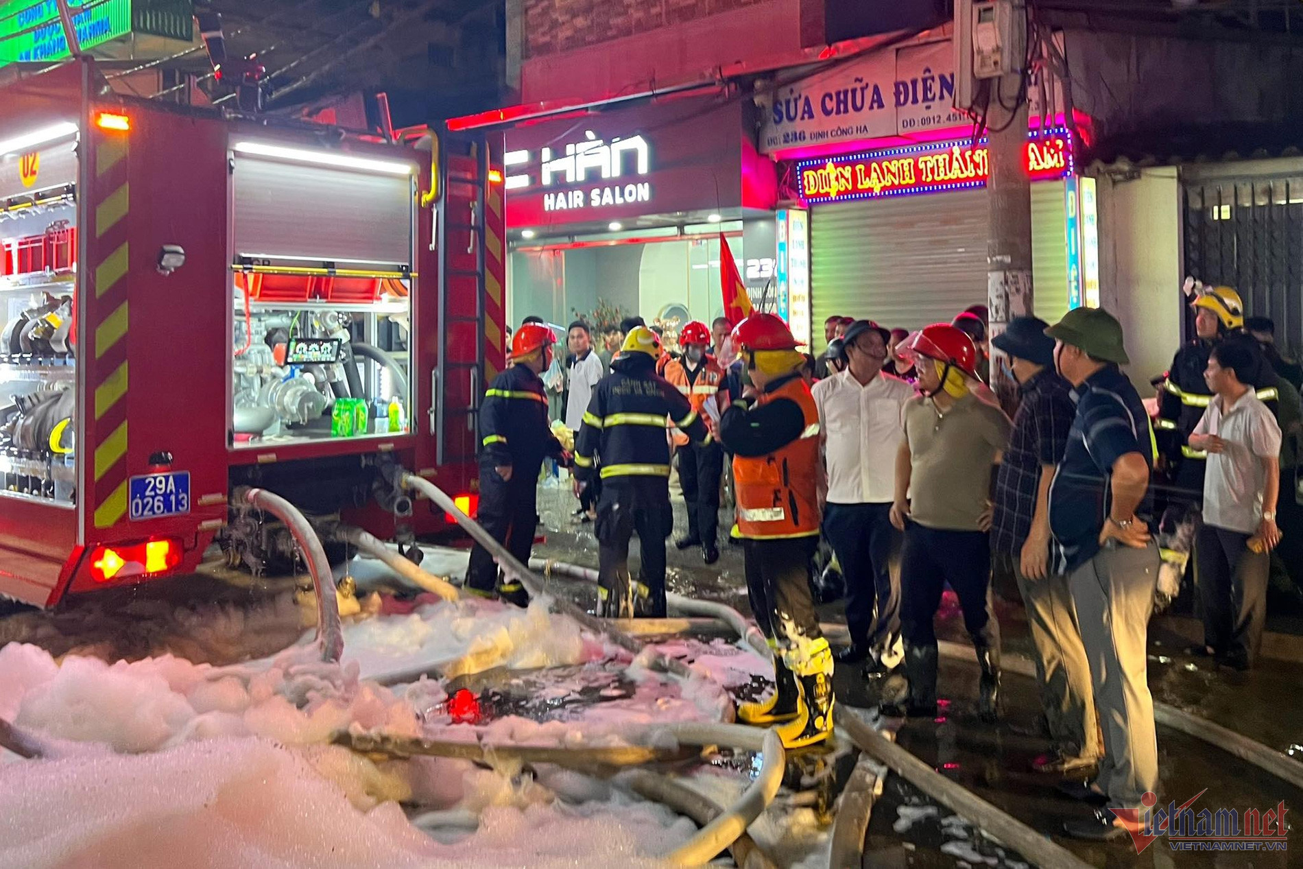 Cháy lớn tại phố Định Công Hạ, đã tìm được 4 thi thể-15