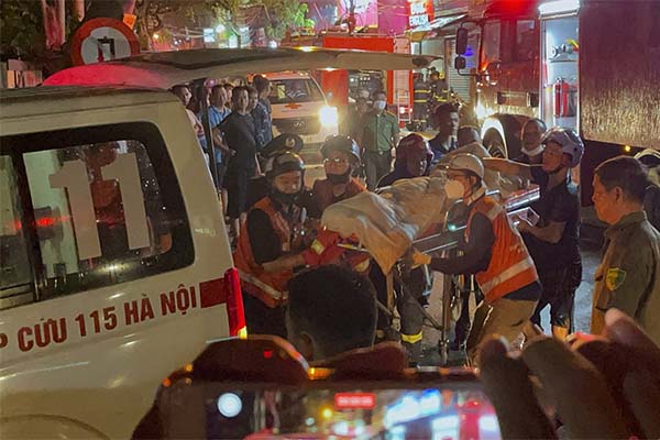Người dân kể lại khoảnh khắc cháy lớn căn nhà ở phố Định Công Hạ: Thấy bàn tay vẫy cầu cứu từ tầng cao”-5