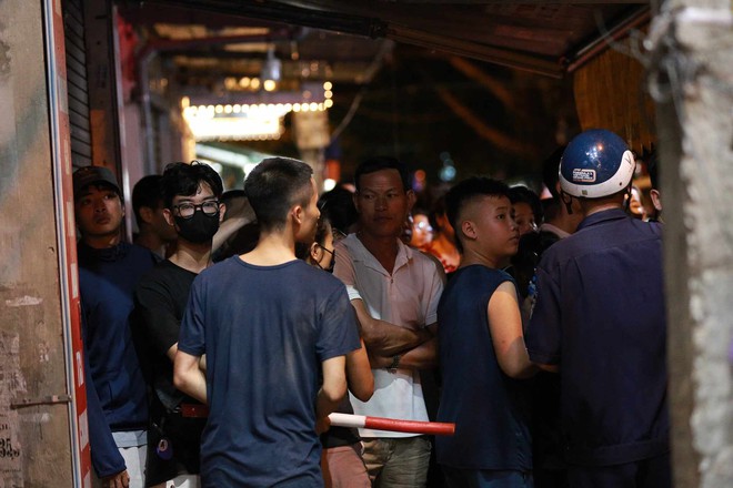 Người dân kể lại khoảnh khắc cháy lớn căn nhà ở phố Định Công Hạ: Thấy bàn tay vẫy cầu cứu từ tầng cao”-3