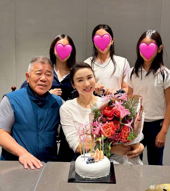 Nữ diễn viên từng bị chỉ trích vì lấy chồng khuyết tật, làm mẹ nuôi 3 con gái trong biệt thự 1000 tỷ ai cũng nể-7