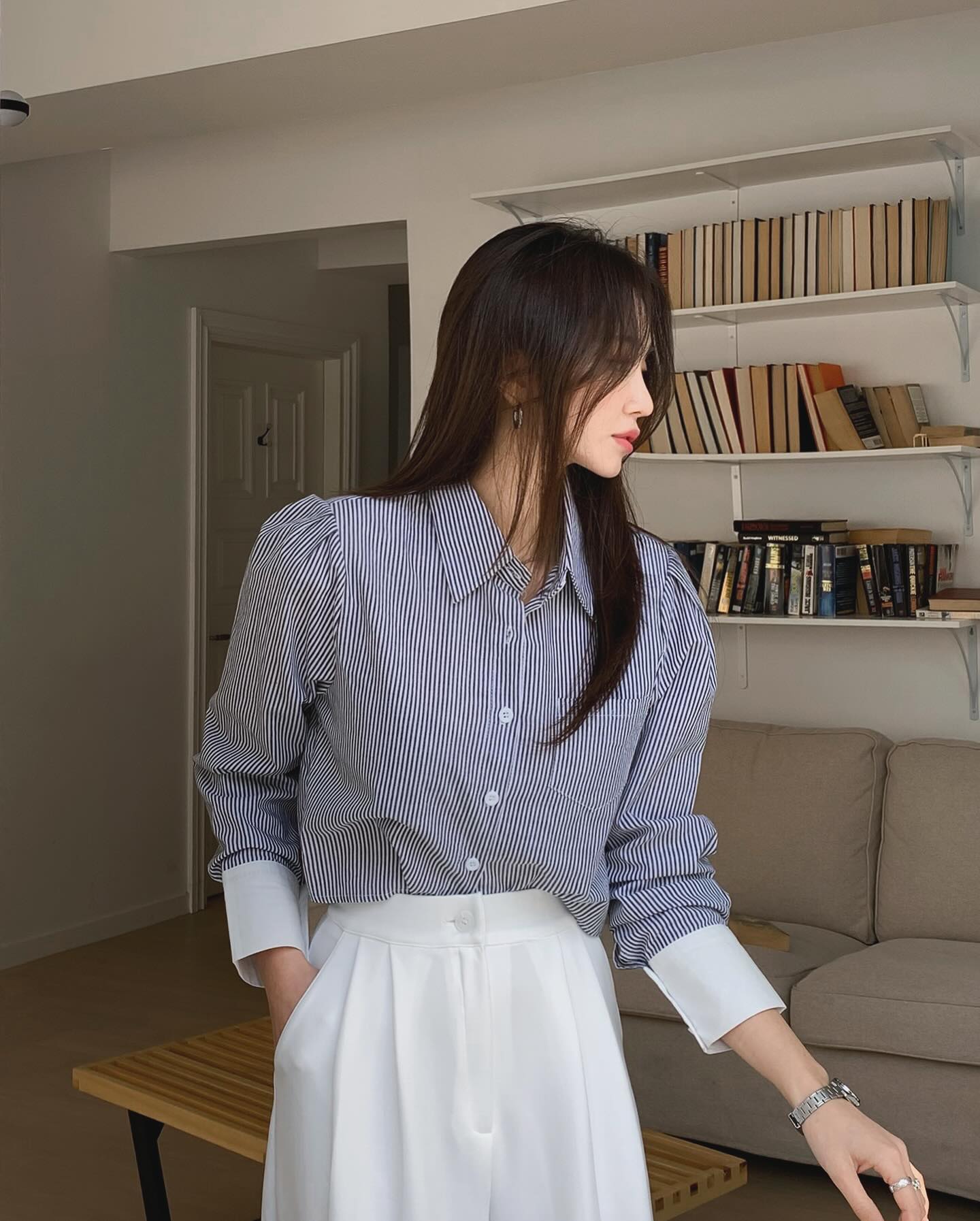 4 mẫu áo công sở trẻ trung, chị em nên sắm để mặc đẹp mỗi ngày-3