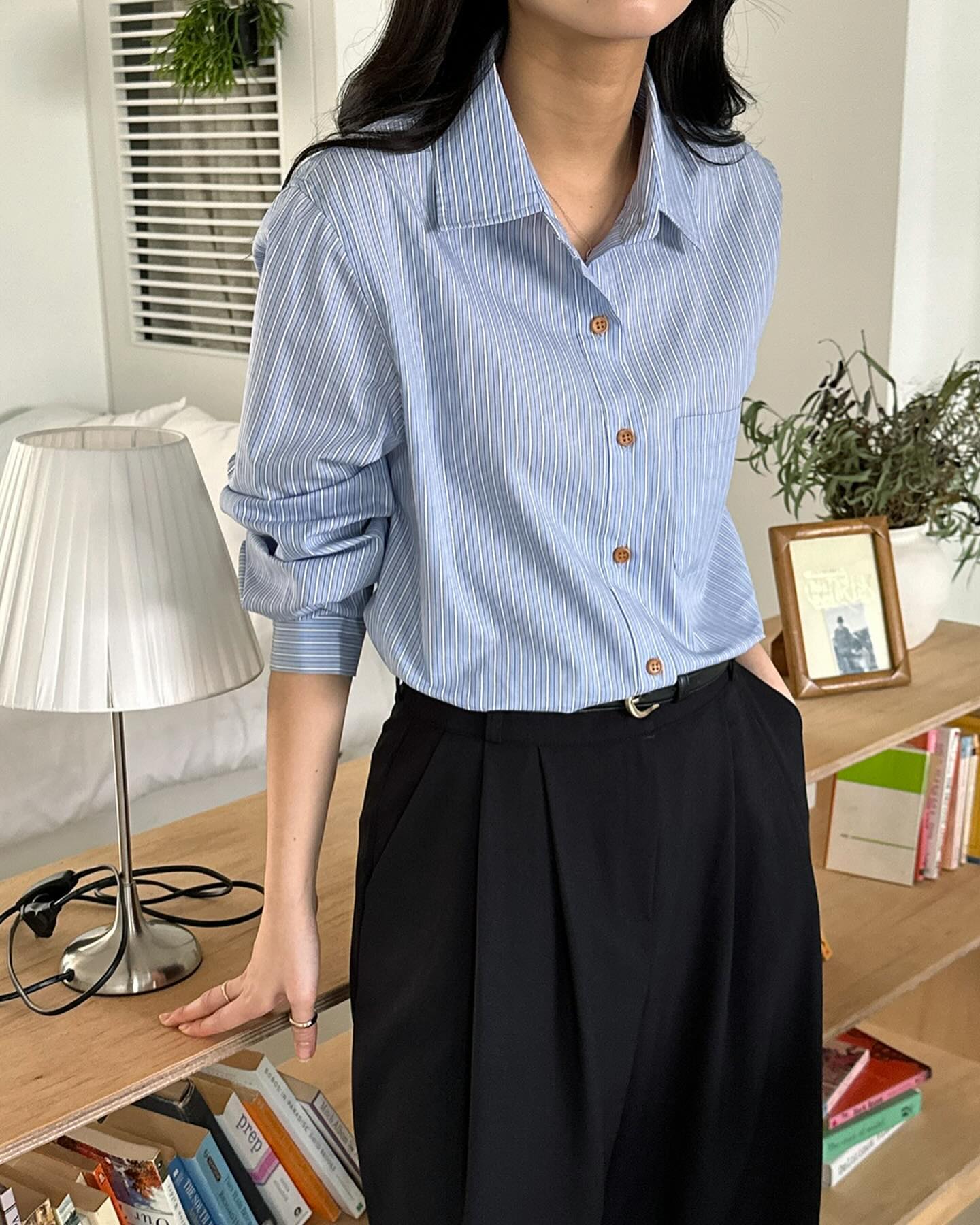 4 mẫu áo công sở trẻ trung, chị em nên sắm để mặc đẹp mỗi ngày-4