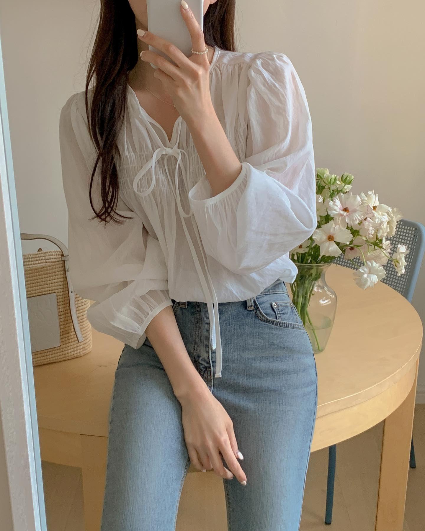 4 mẫu áo công sở trẻ trung, chị em nên sắm để mặc đẹp mỗi ngày-5