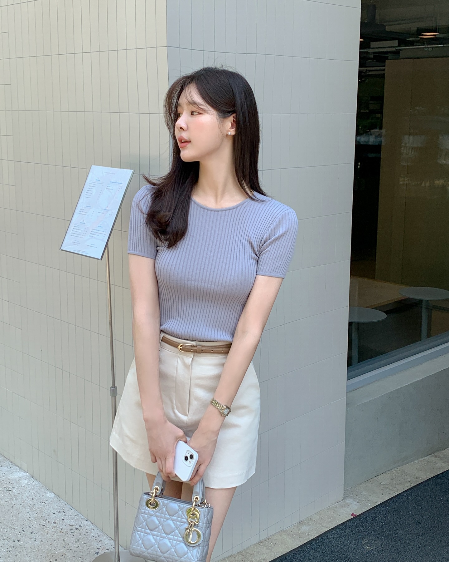 4 mẫu áo công sở trẻ trung, chị em nên sắm để mặc đẹp mỗi ngày-7