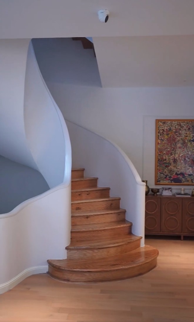 Cơ ngơi Diễm My 9X được bố mẹ chồng tặng làm của hồi môn: Tỏa mùi tiền, có cả hầm chứa rượu vang-6