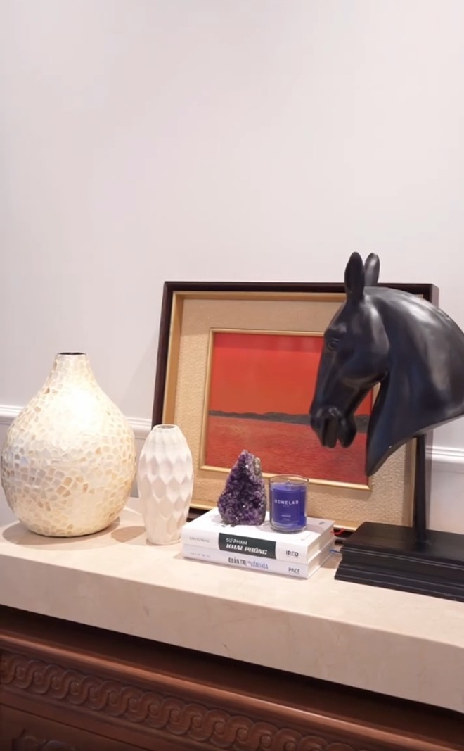 Cơ ngơi Diễm My 9X được bố mẹ chồng tặng làm của hồi môn: Tỏa mùi tiền, có cả hầm chứa rượu vang-8