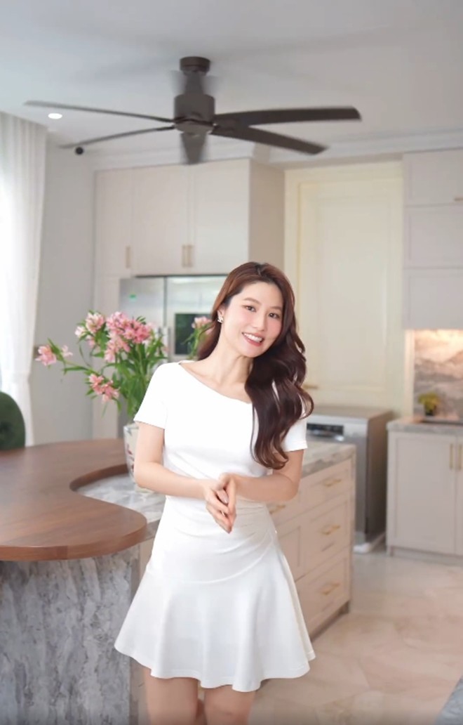 Cơ ngơi Diễm My 9X được bố mẹ chồng tặng làm của hồi môn: Tỏa mùi tiền, có cả hầm chứa rượu vang-9