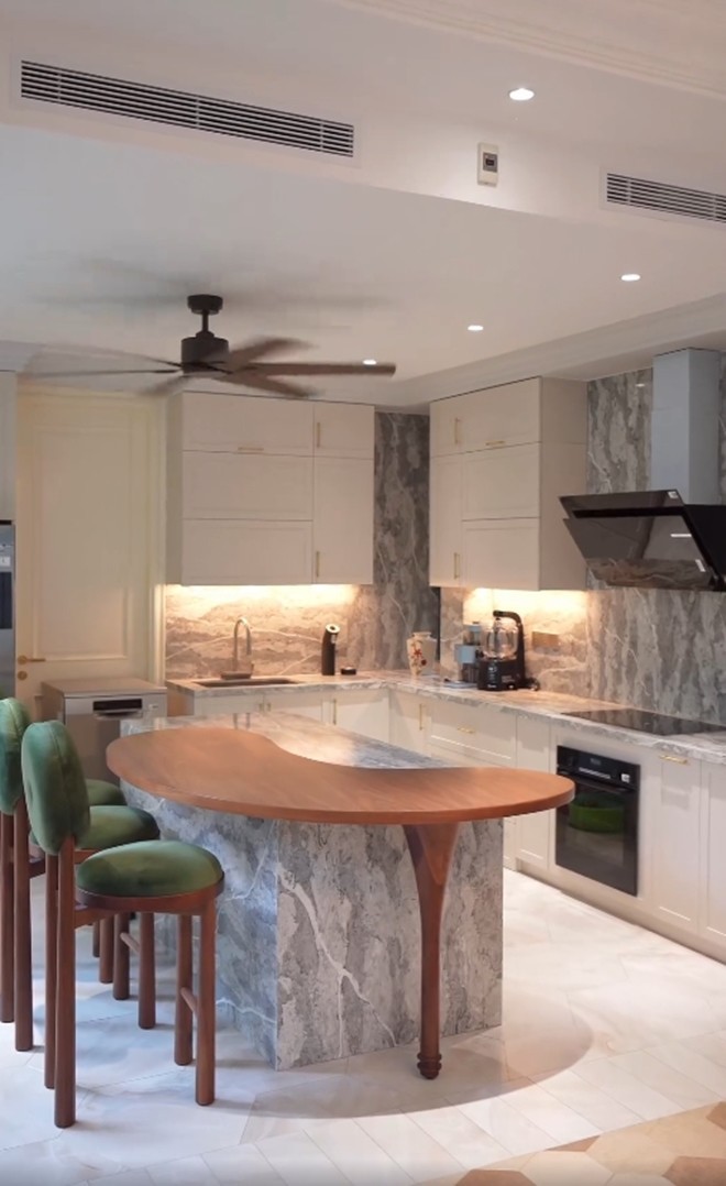 Cơ ngơi Diễm My 9X được bố mẹ chồng tặng làm của hồi môn: Tỏa mùi tiền, có cả hầm chứa rượu vang-11