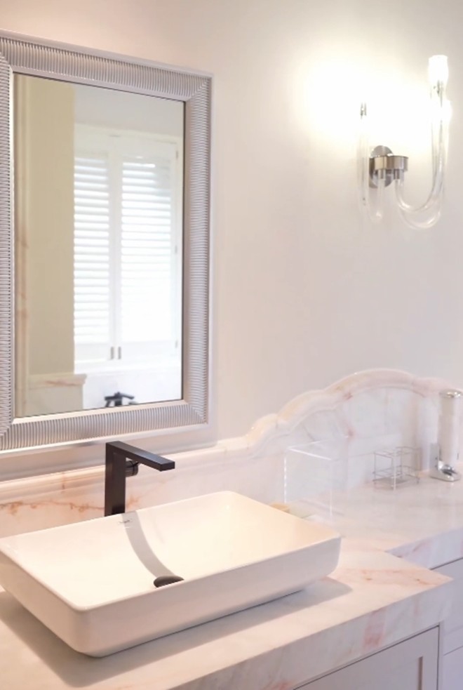 Cơ ngơi Diễm My 9X được bố mẹ chồng tặng làm của hồi môn: Tỏa mùi tiền, có cả hầm chứa rượu vang-17