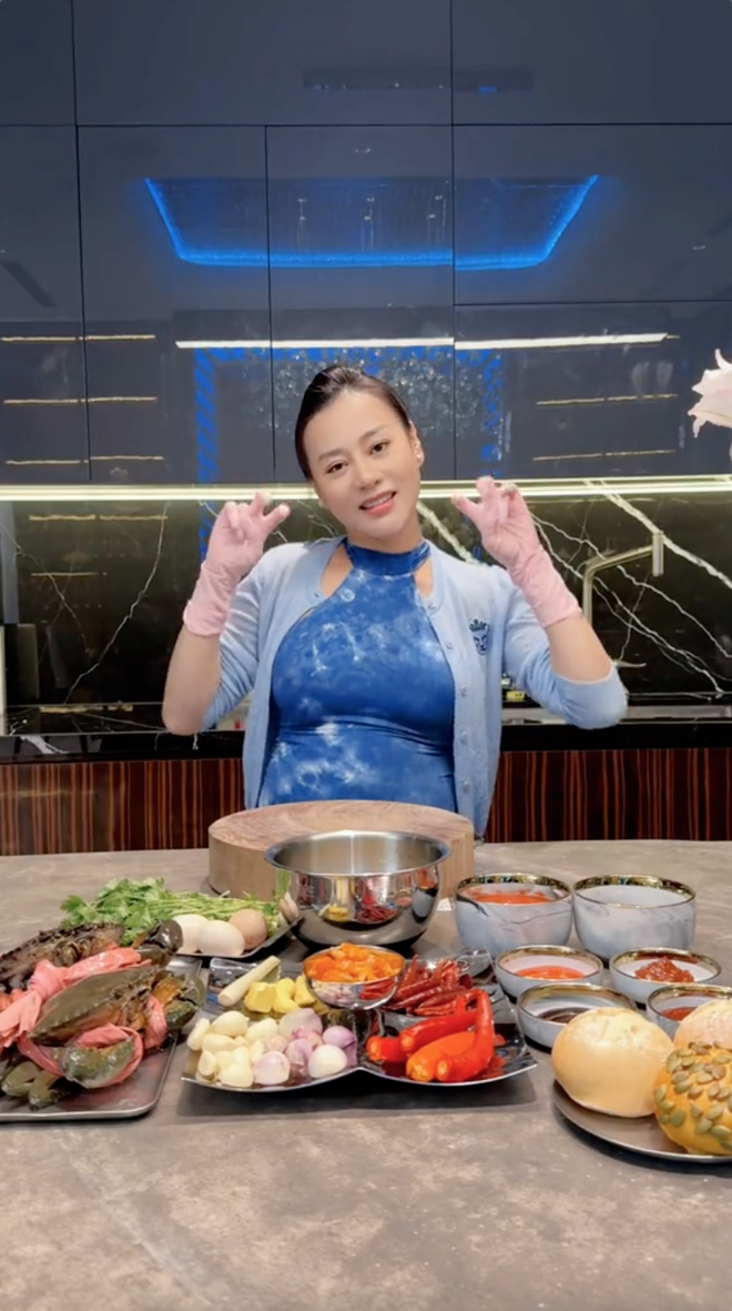 Phương Oanh và Shark Bình công khai cận khuôn mặt 2 nhóc tỳ hào môn, vóc dáng mẹ bỉm gây chú ý-4