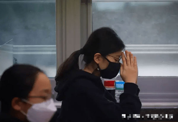 Cha lén thay đổi nguyện vọng của con vào phút chót: Con gái trả đũa bằng cách không ai ngờ tới-1