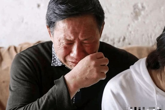 Cha lén thay đổi nguyện vọng của con vào phút chót: Con gái 