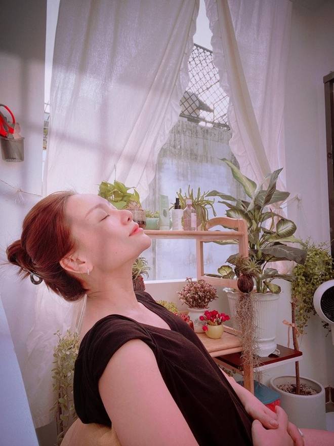 Ca sĩ Thu Phượng khoe căn nhà đầy tiếng chim hót, cho biết chồng Tây rất yêu cây cỏ hoa lá-16