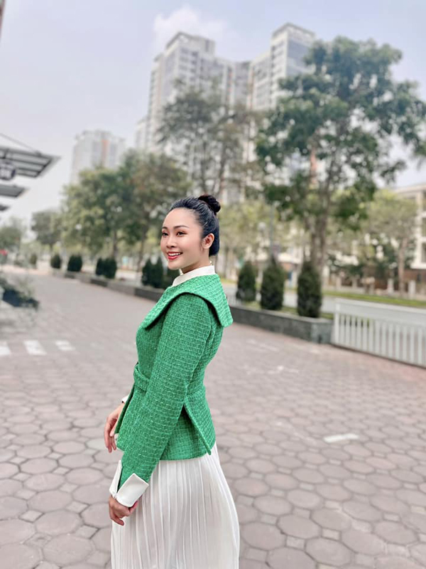 Nhan sắc đời thực xinh đẹp của MC Thùy Linh-6