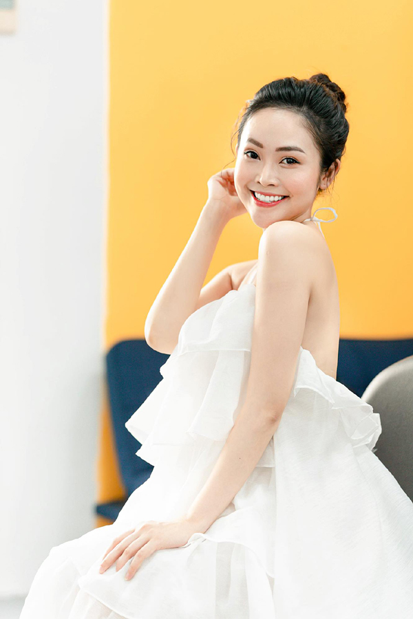 Nhan sắc đời thực xinh đẹp của MC Thùy Linh-9