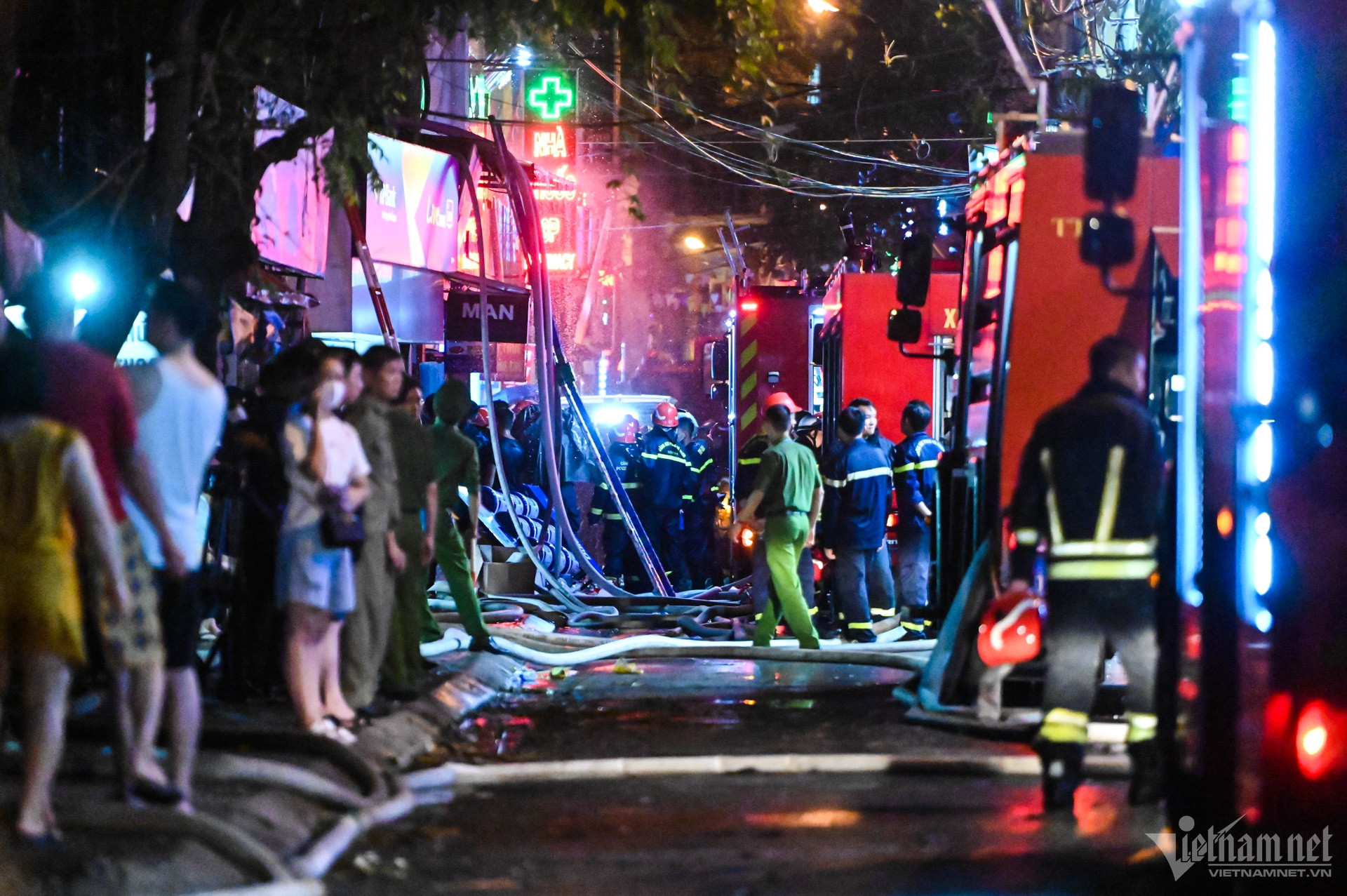 Hiện trường vụ cháy khiến 4 người tử vong tại Định Công Hạ-3