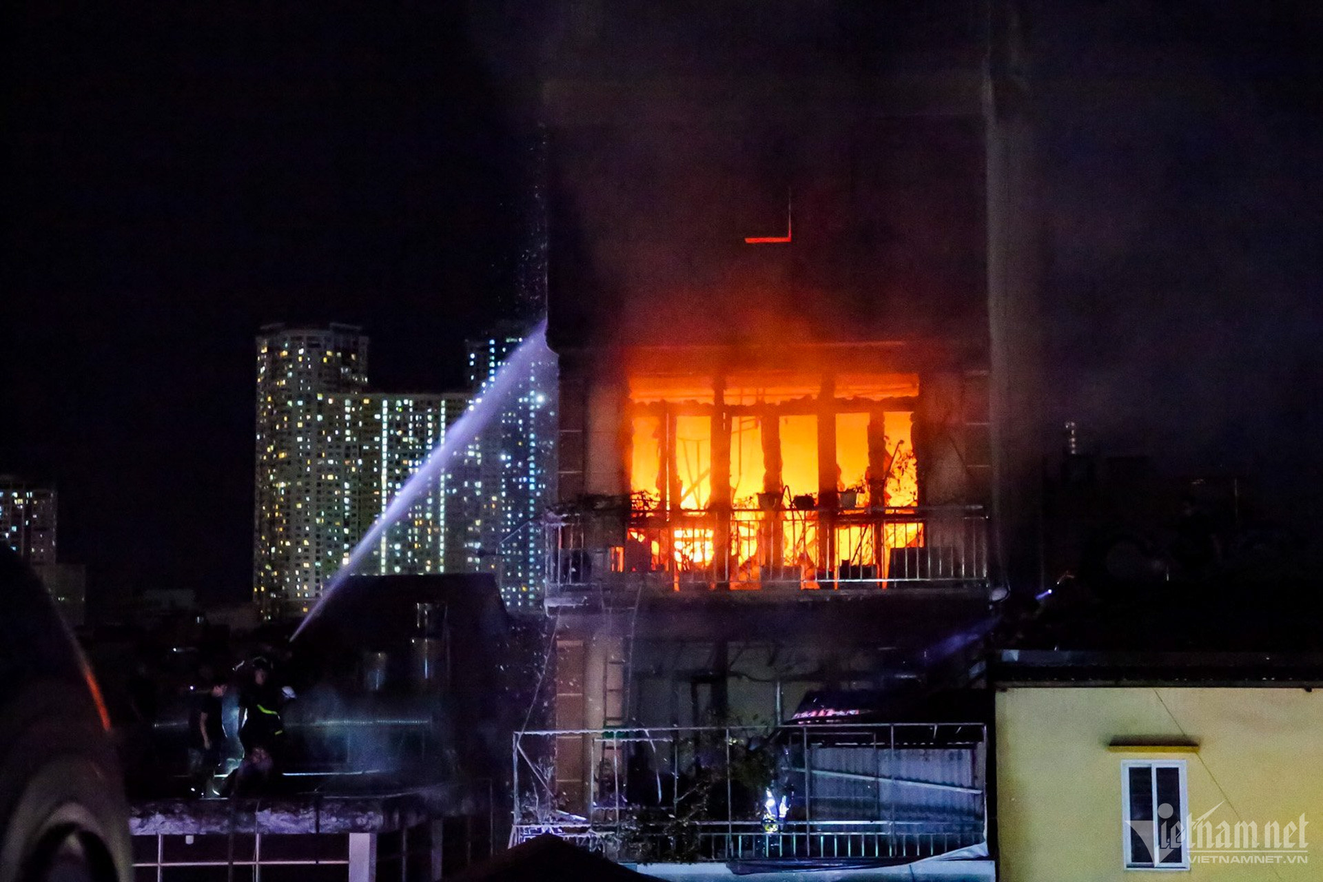 Hiện trường vụ cháy khiến 4 người tử vong tại Định Công Hạ-1