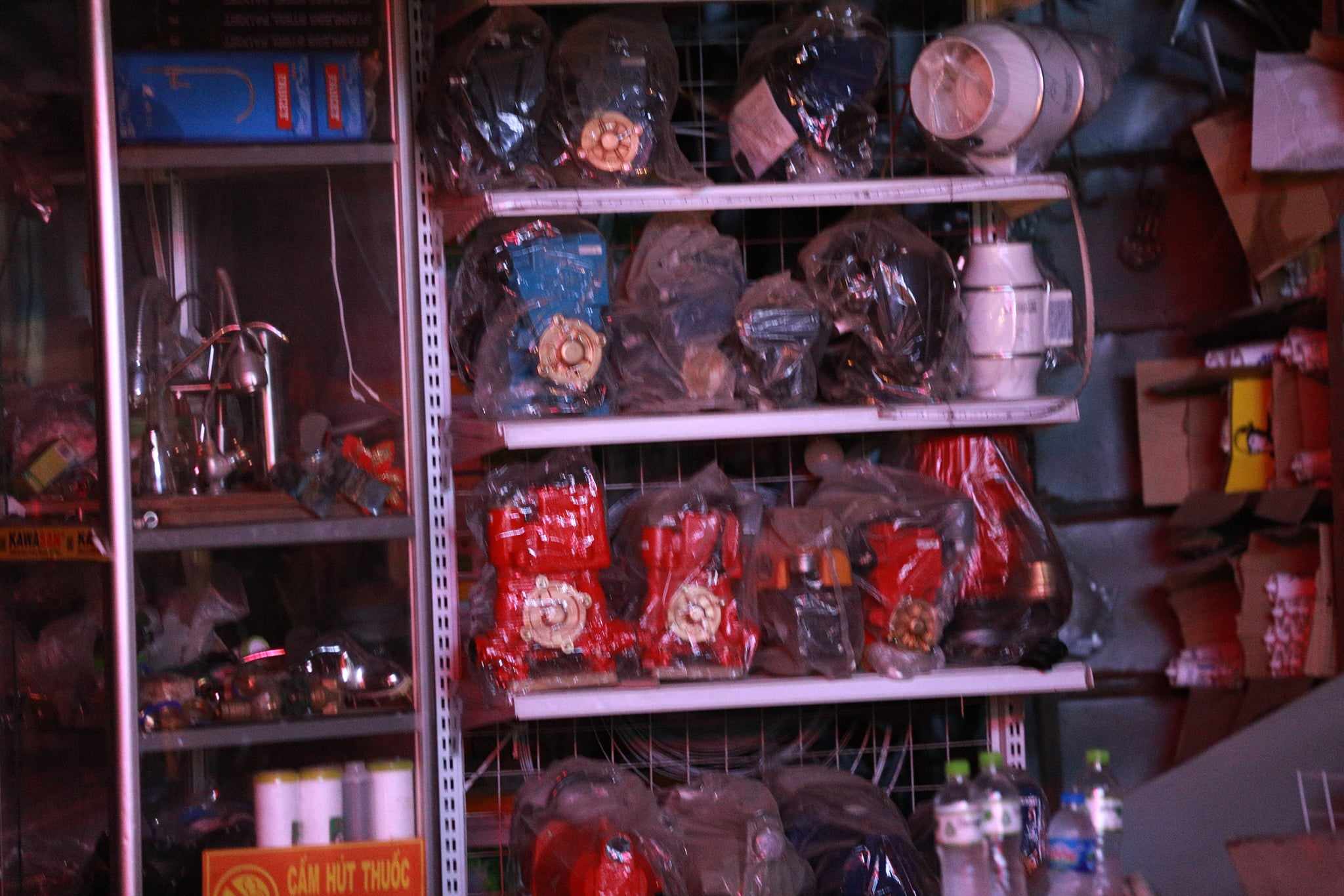 Rùng mình hiện trường hàng hóa bịt kín lối thoát nạn trong vụ cháy nhà trên phố Định Công Hạ khiến 4 người tử vong-4