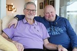 Hai cha con cùng mắc 1 loại ung thư, chỉ ra 3 điều nam giới cần làm để phát hiện bệnh sớm