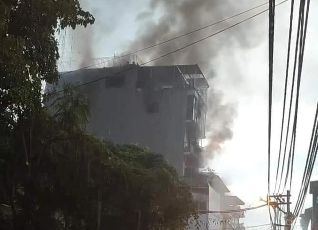 Vụ cháy 4 người tử vong ở Định Công Hạ: Chủ nhà tự thoát nạn sang mái nhà hàng xóm-1