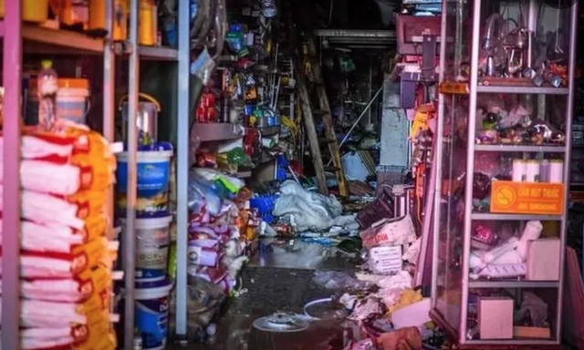 Vụ cháy 4 người tử vong ở Định Công Hạ: Chủ nhà tự thoát nạn sang mái nhà hàng xóm-3