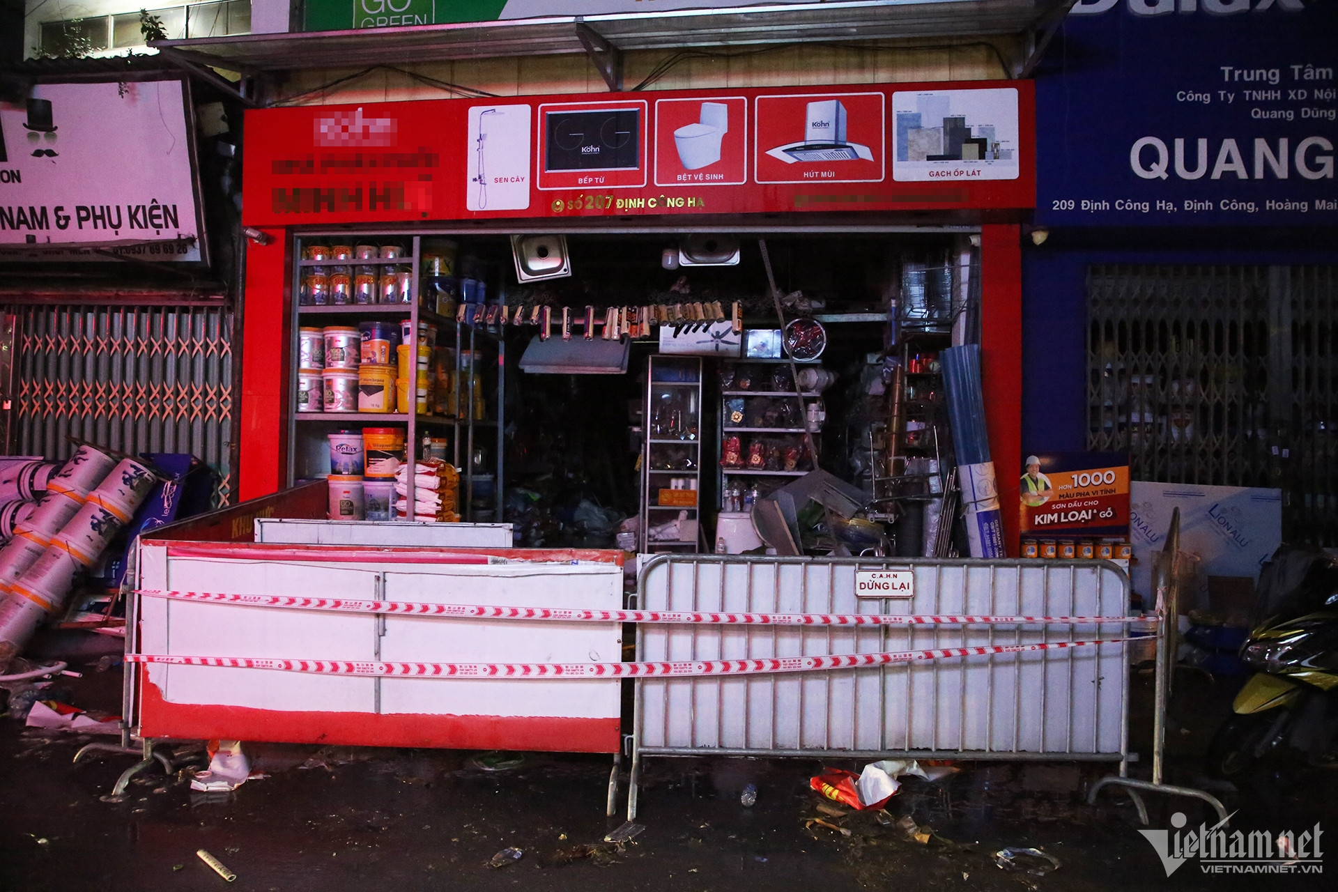 Cháy ở Định Công Hạ: Cứu người bất thành do cửa kính cường lực, rào sắt kiên cố?-7