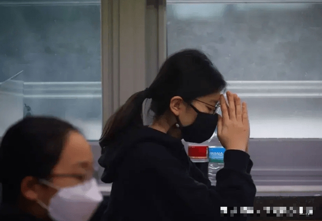 Cha lén thay đổi nguyện vọng của con vào phút chót: Con gái trả đũa bằng cách không ai ngờ tới-1