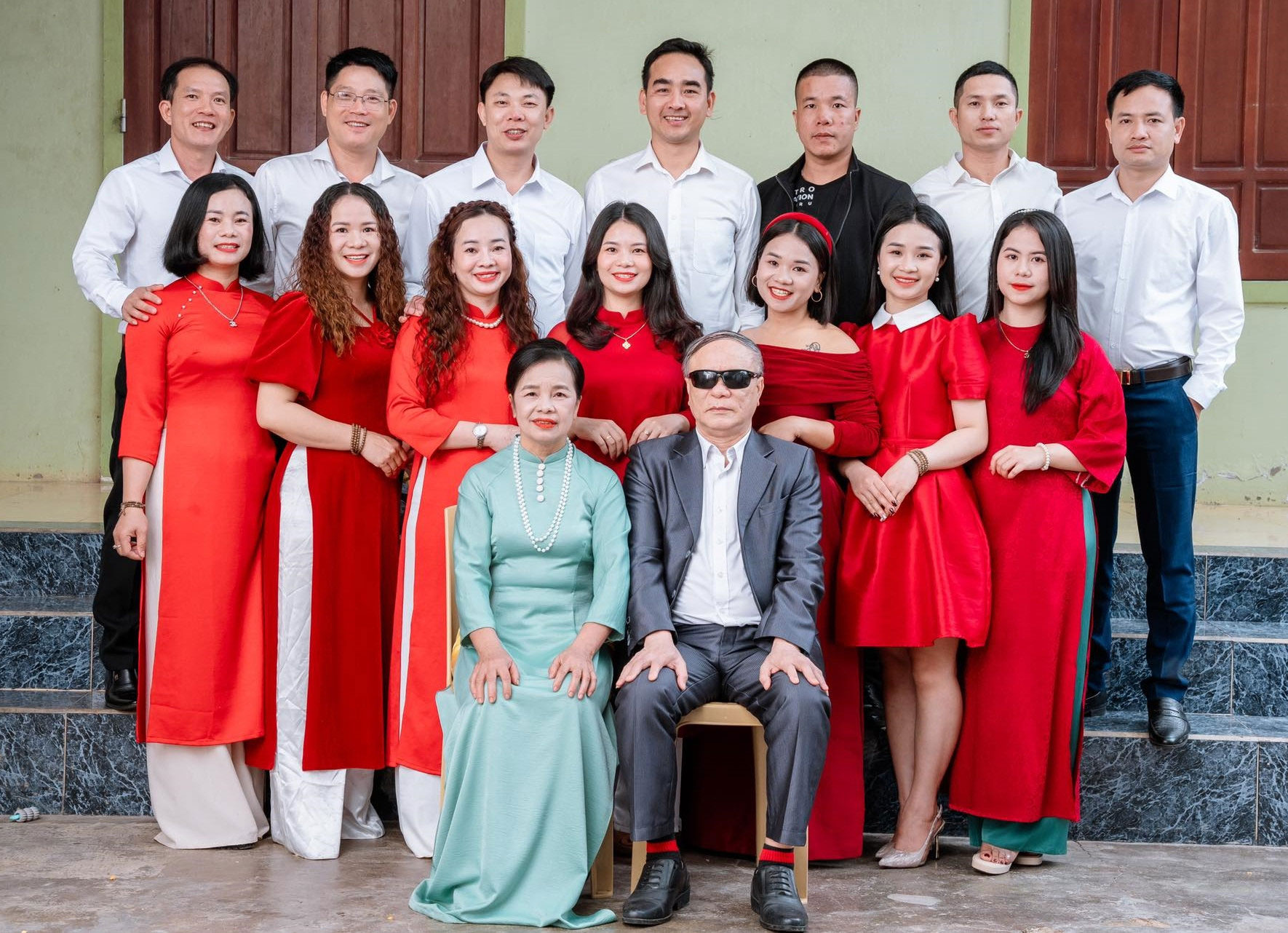 Ông bố mù ở Nghệ An có 7 con gái xinh đẹp giỏi giang, tuổi U70 hưởng trái ngọt-4