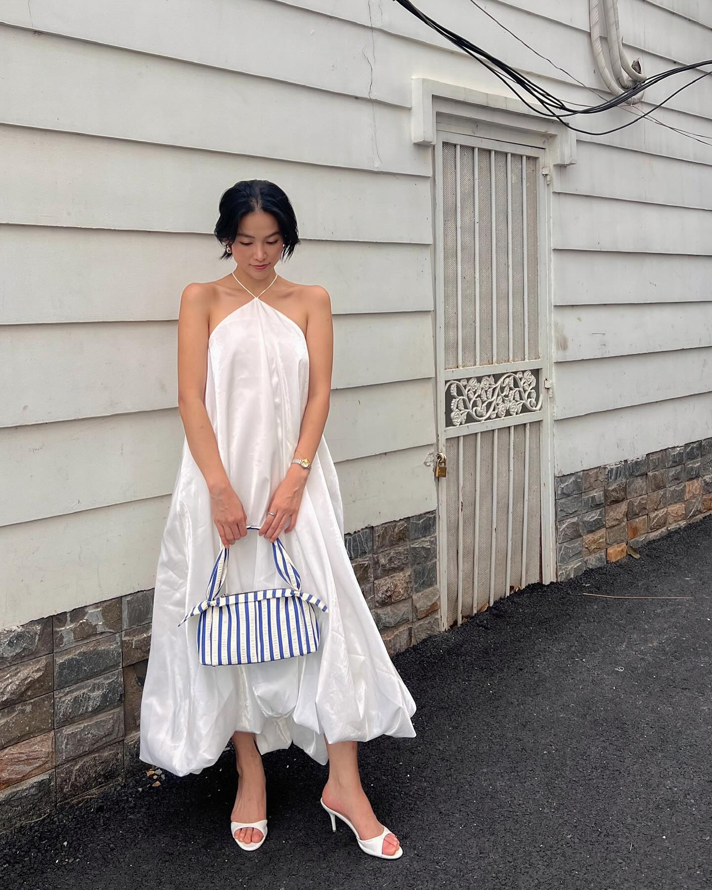 Mỹ nhân Việt thường phối sandal với 4 kiểu trang phục để càng thêm trẻ trung, tôn dáng-4